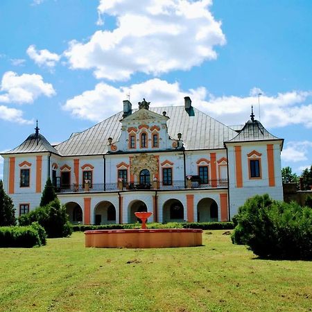 Pałac w Czyżowie Szlacheckim Czyzow Szlachecki Zewnętrze zdjęcie