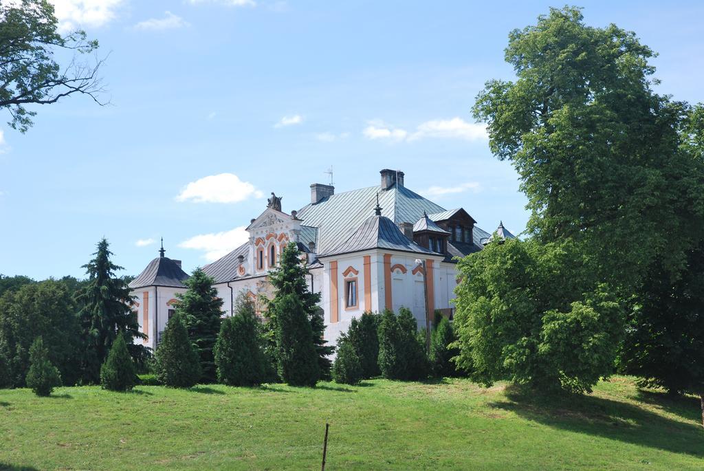 Pałac w Czyżowie Szlacheckim Czyzow Szlachecki Zewnętrze zdjęcie